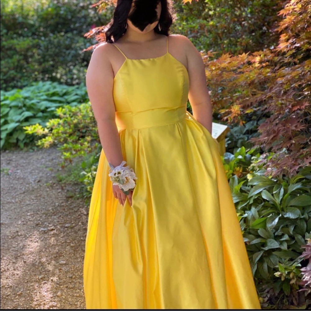 Prom just worn once for a few minutes to take photos.